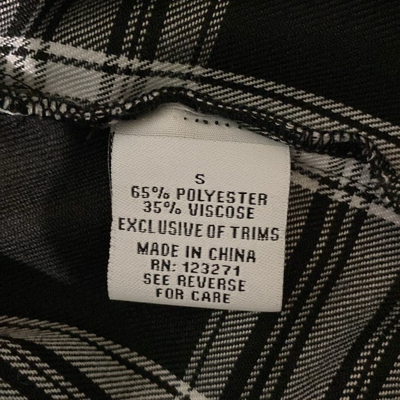 Forever 21 Black and White Plaid Skirt, Size Small - Picture 5 of 7